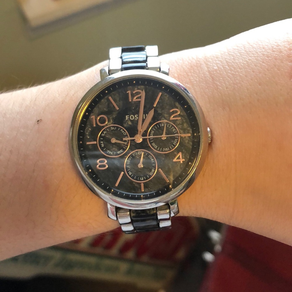 Fossil watch with links for adjusting